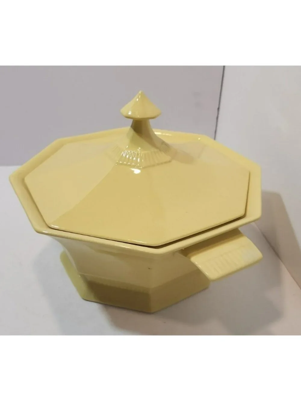 Vtg Independence Ironstone Daffodil Yellow Covered Serving Bowl/Casserole